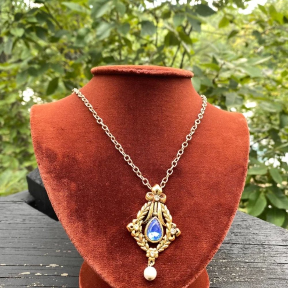 Avon Blue and Pearl Necklace Vintage Fashion Jewelry